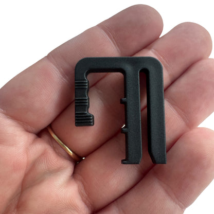 Adjustable Waist Clip – No Belt, No Fuss